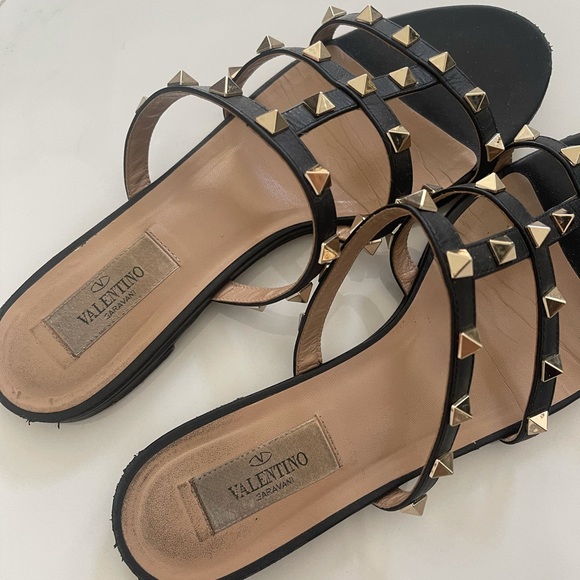 * Sold * 100% Authentic Valentino Rockstud sandals flats - Picture 6 of 6